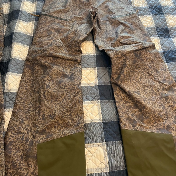 Patagonia Camouflage Snow/Ski Pants with Olive Tones - Picture 2 of 9